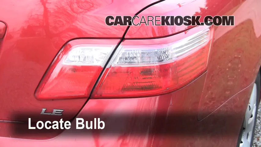 2008 Toyota Camry LE 2.4L 4 Cyl. Luces Luz de reversa (reemplazar foco)